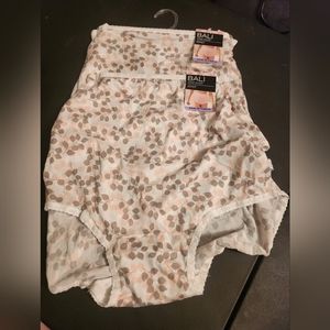 3/$15 NWT Bali Skimp Skamp Breifs